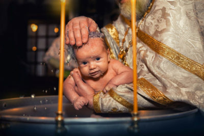 с какого возраста можно крестить ребенка