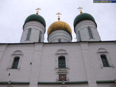 Кто построил Успенский собор в Смоленске