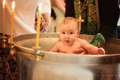 Можно ли крестить среди недели