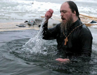 Можно ли мыться в крещенской воде