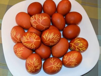 Кто придумал красить яйца на Пасху