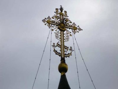 Что означает крест на куполе