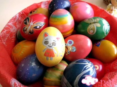 Откуда взялась традиция красить яйца на Пасху